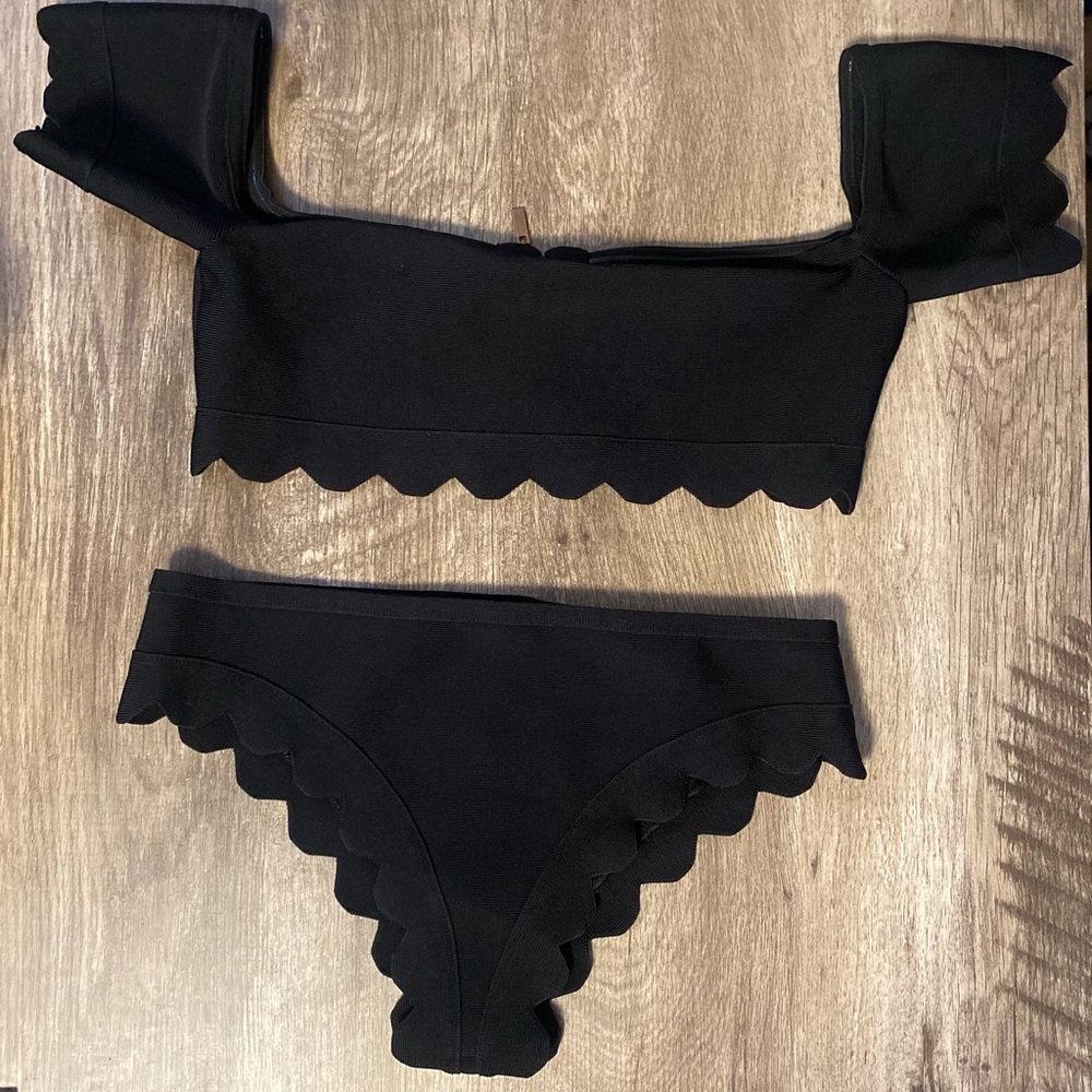 Black 2-piece bathing suit